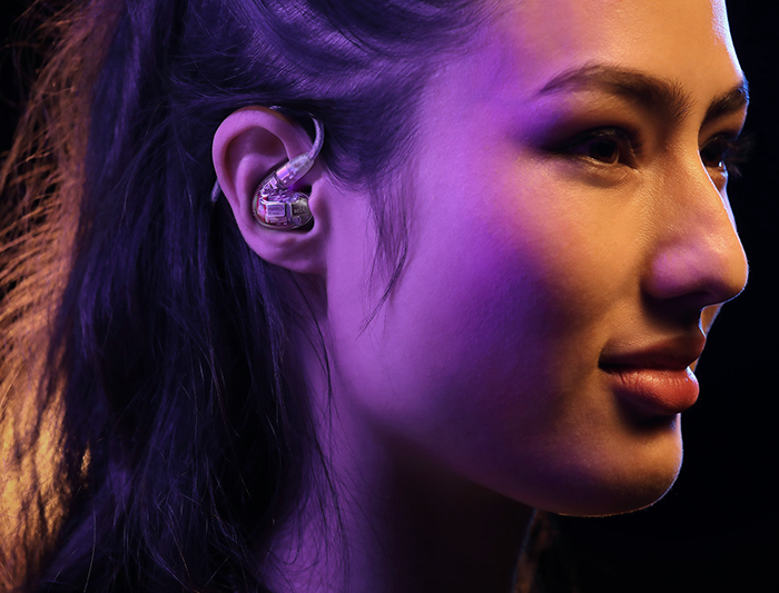 Earphones & Headphones